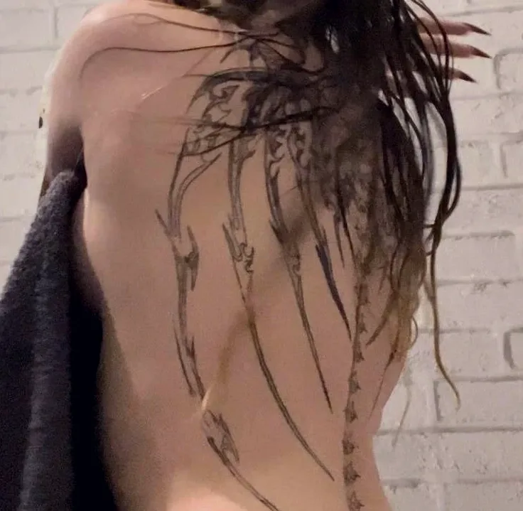 Helena, 21