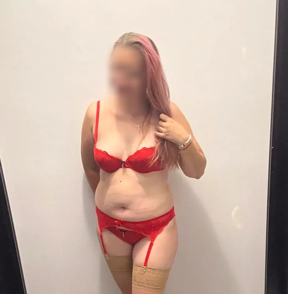 Ingrid, 32