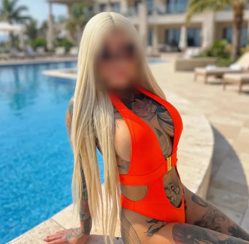 Kathrin, 26