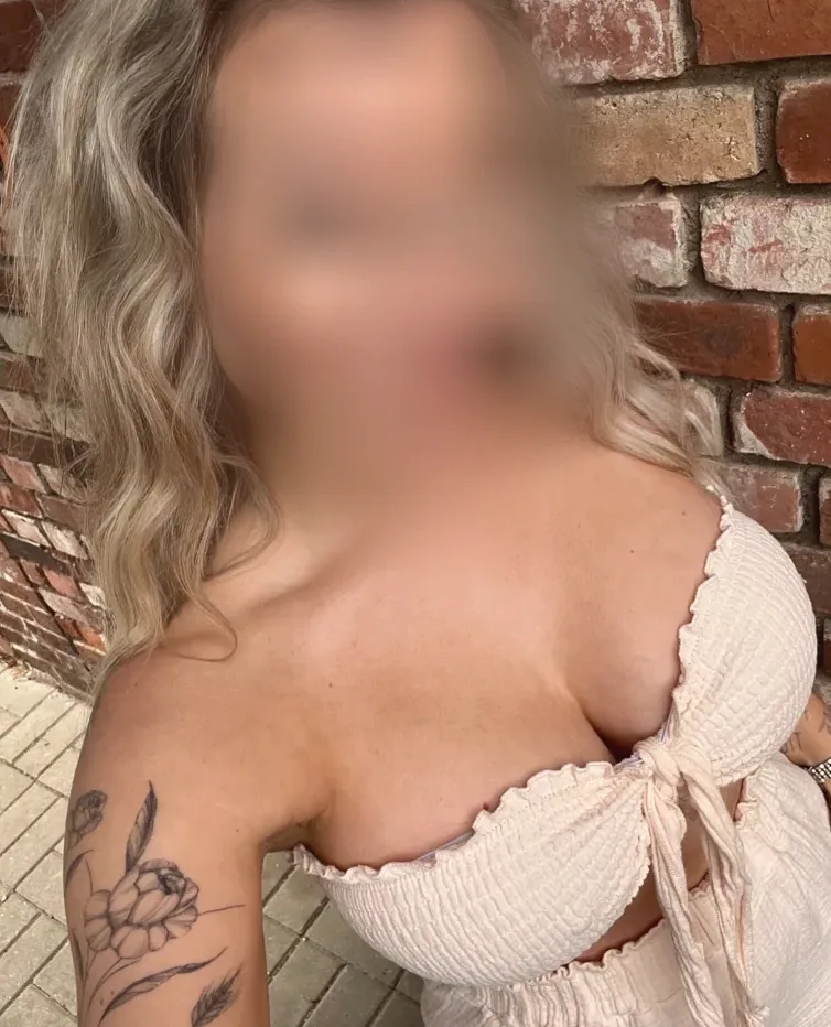 Nora, 36